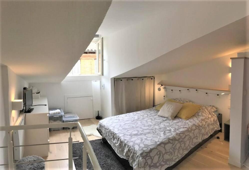 Апартаменты Duplex Aux Carmes Тулуза Экстерьер фото
